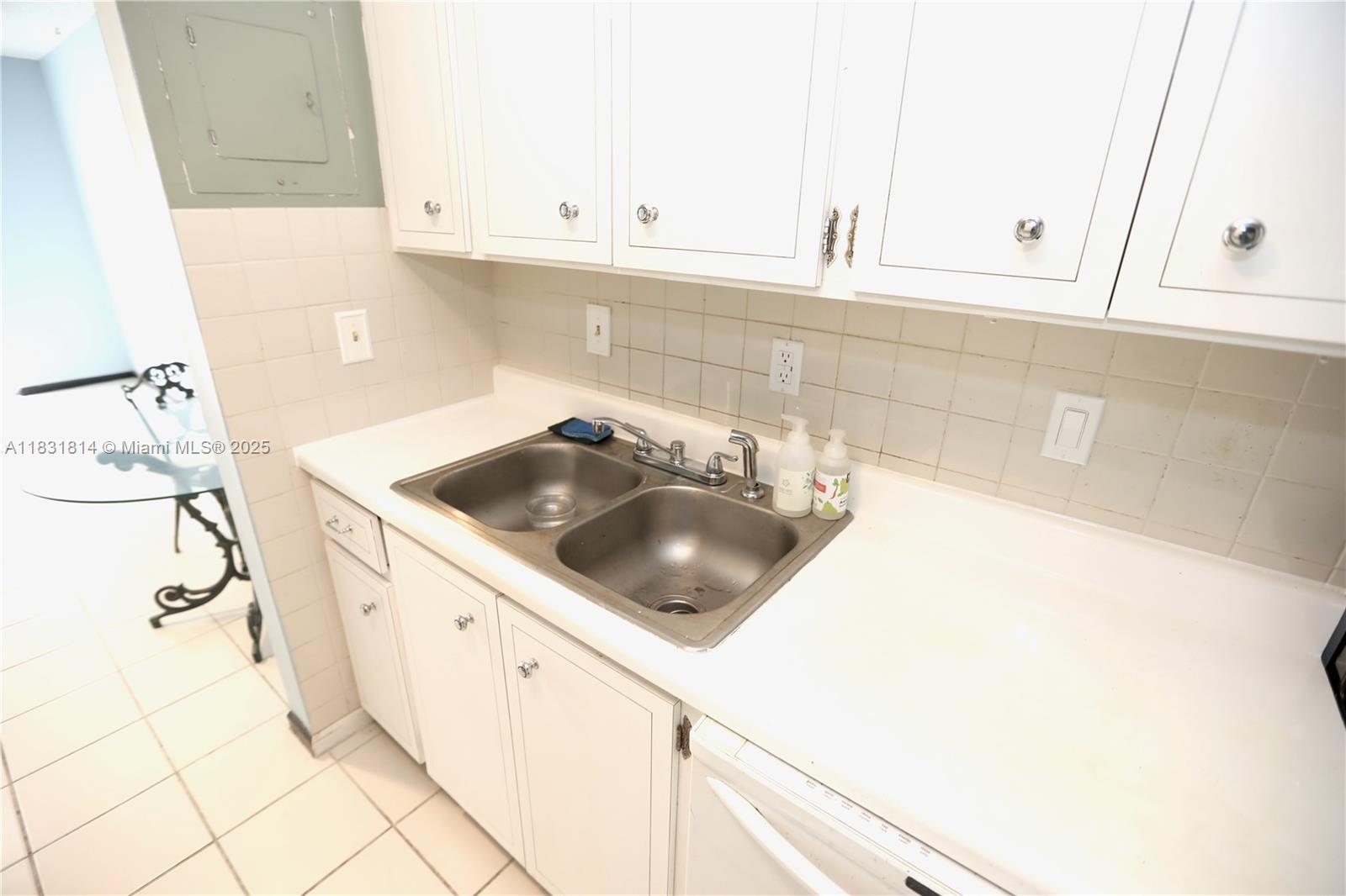 IMPERIAL POINT COLONNADES - Residential