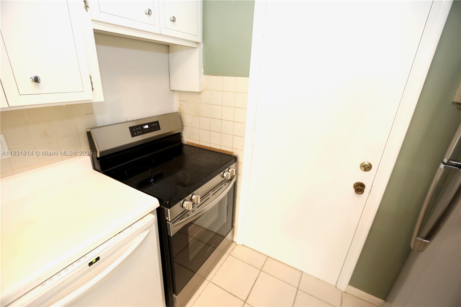 IMPERIAL POINT COLONNADES - Residential