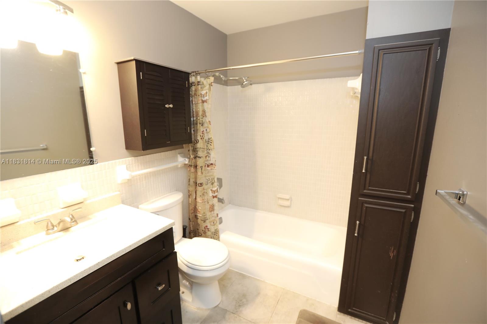 IMPERIAL POINT COLONNADES - Residential