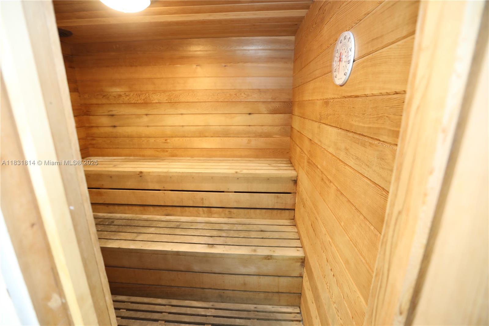 IMPERIAL POINT COLONNADES - Residential