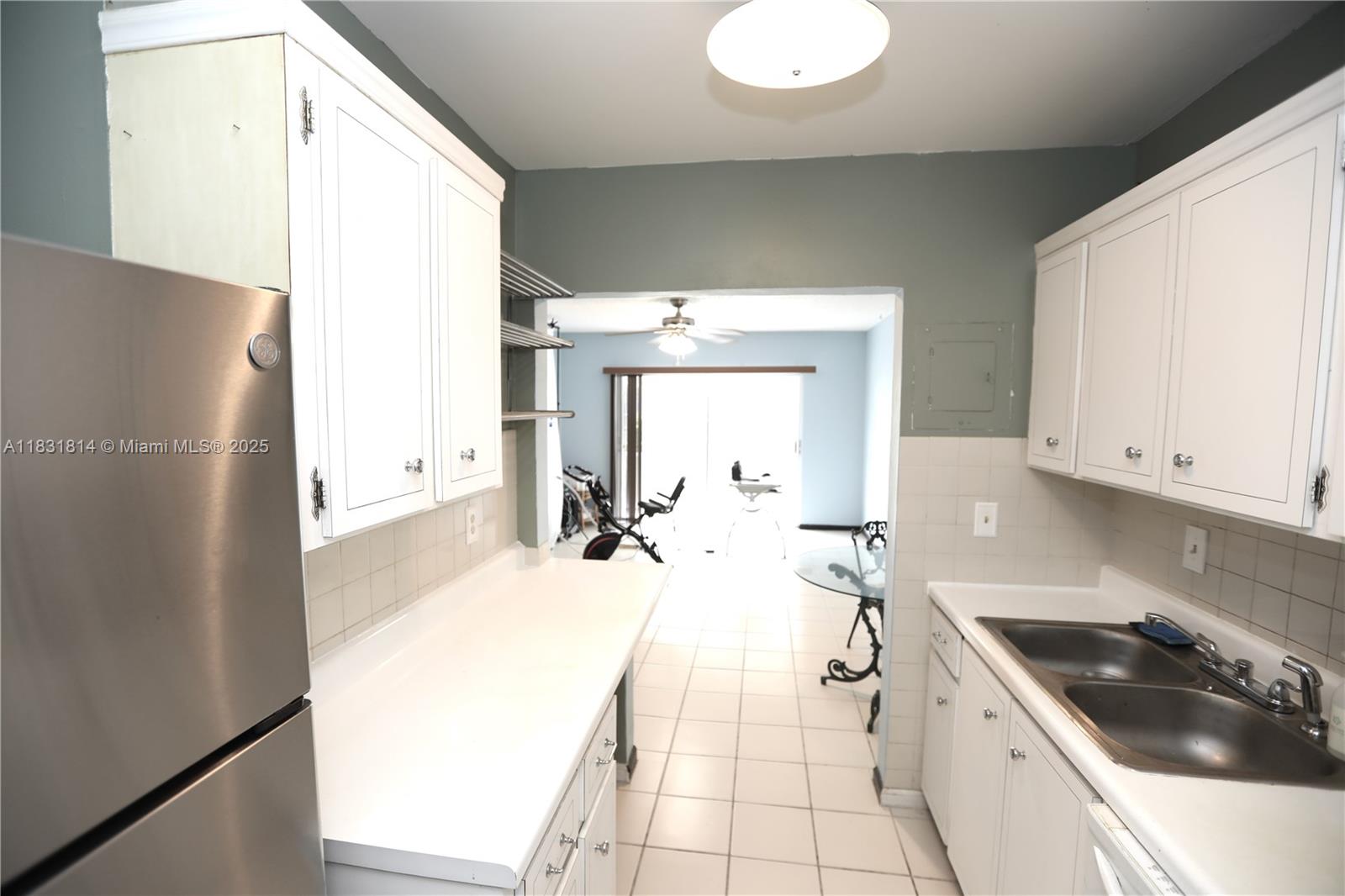 IMPERIAL POINT COLONNADES - Residential