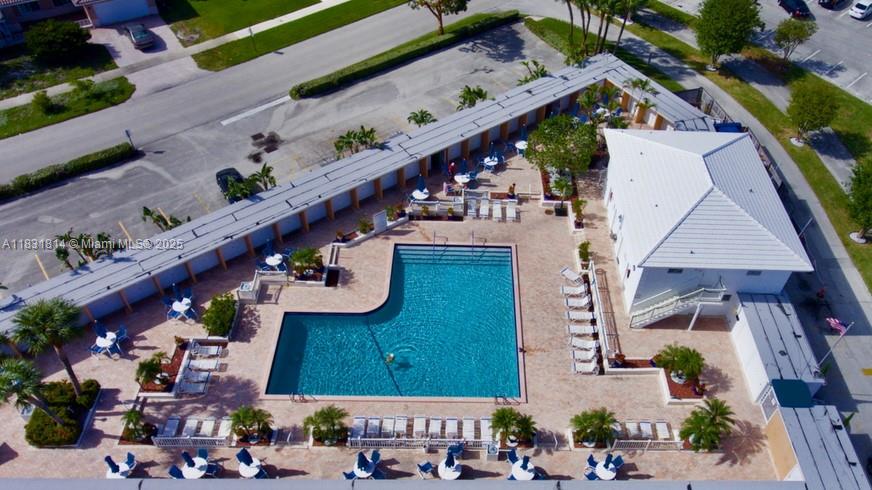 IMPERIAL POINT COLONNADES - Residential