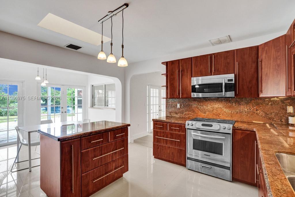 NORTH LAKE ESTATES - Residential