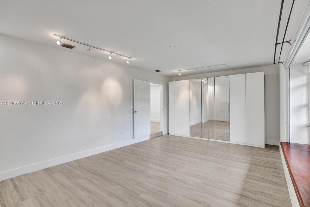 NORTH LAKE ESTATES - Residential