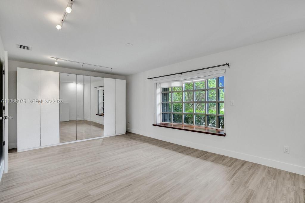 NORTH LAKE ESTATES - Residential