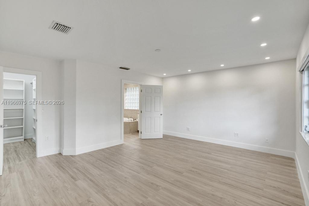 NORTH LAKE ESTATES - Residential