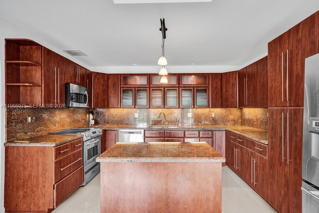 NORTH LAKE ESTATES - Residential