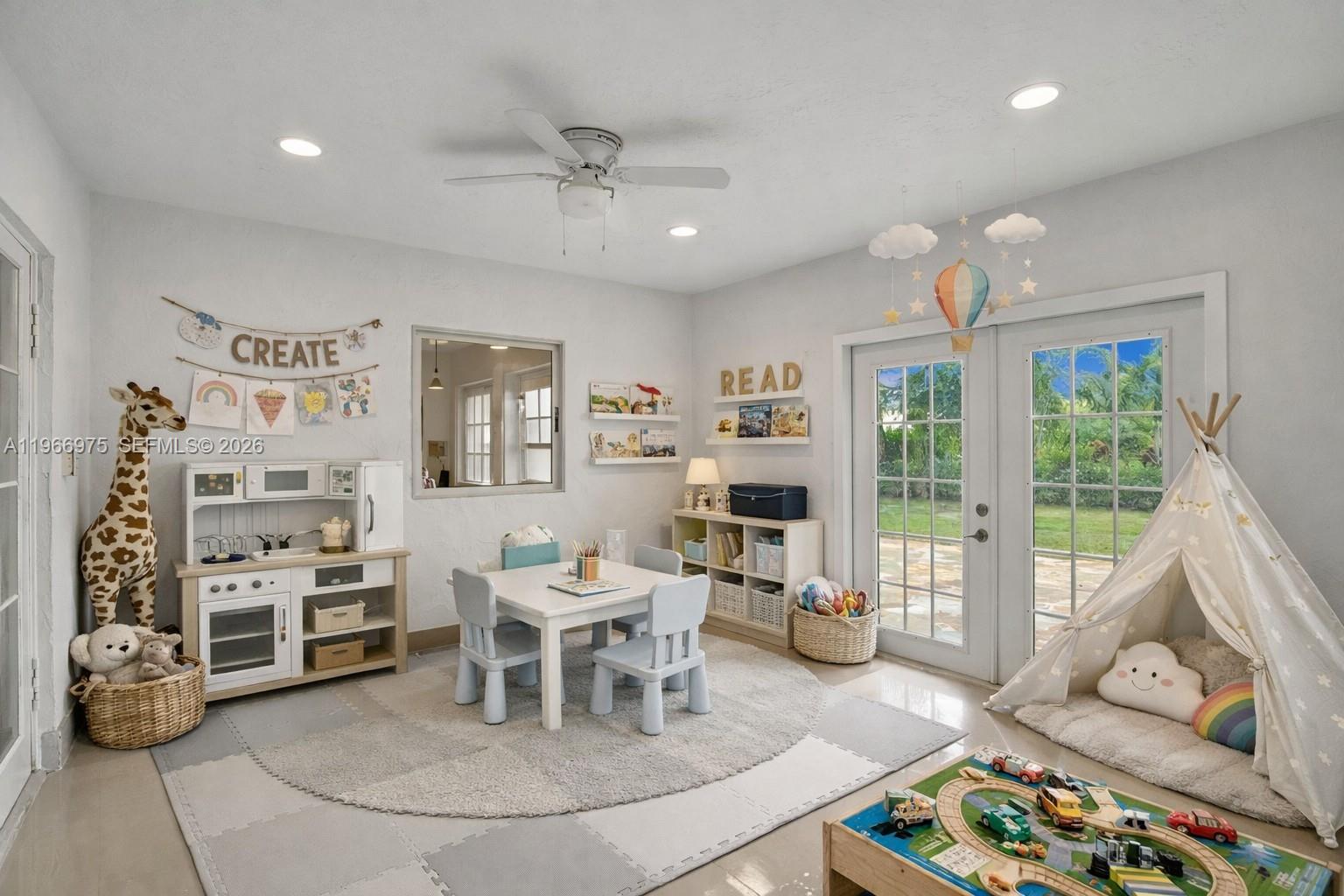 NORTH LAKE ESTATES - Residential