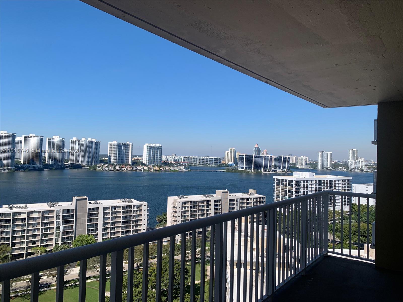 WINSTON TOWERS 400 CONDO - Residential