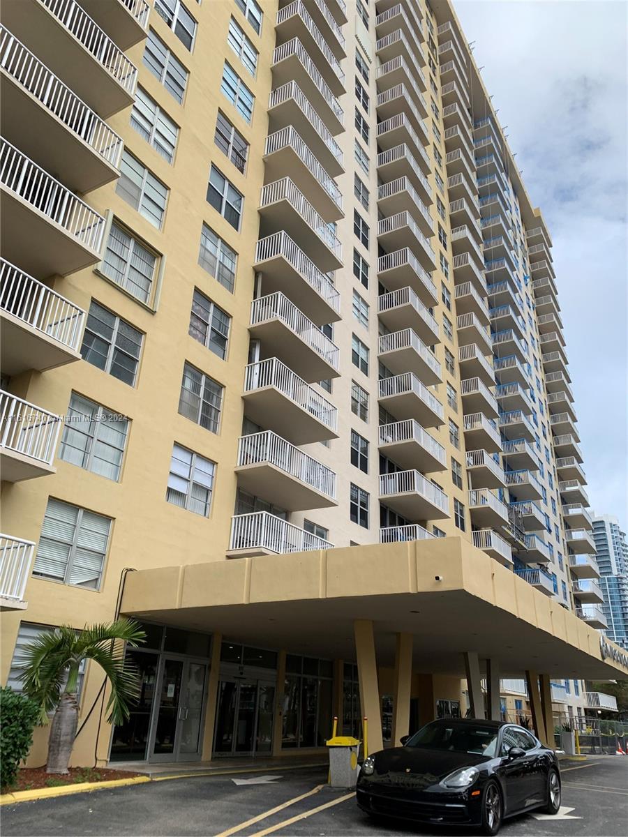WINSTON TOWERS 400 CONDO - Residential