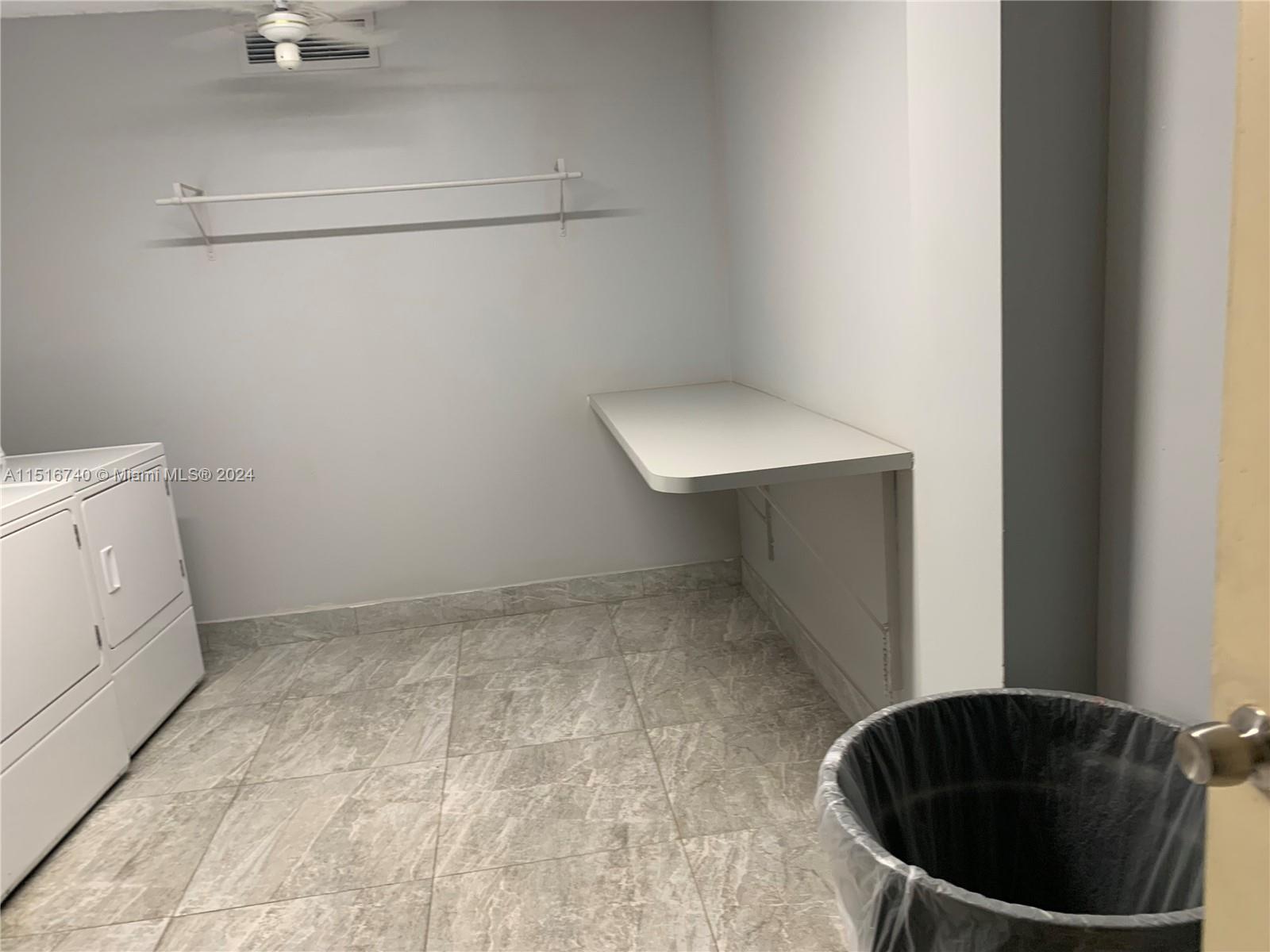 WINSTON TOWERS 400 CONDO - Residential