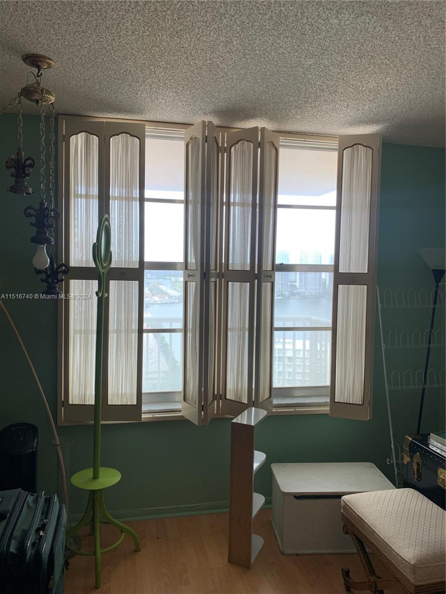 WINSTON TOWERS 400 CONDO - Residential