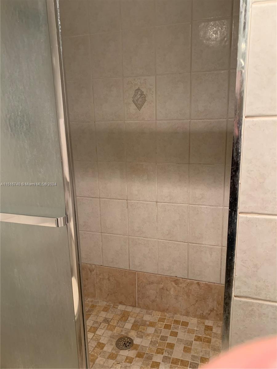 WINSTON TOWERS 400 CONDO - Residential