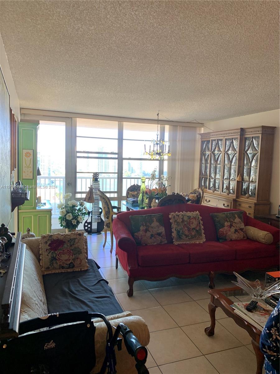 WINSTON TOWERS 400 CONDO - Residential