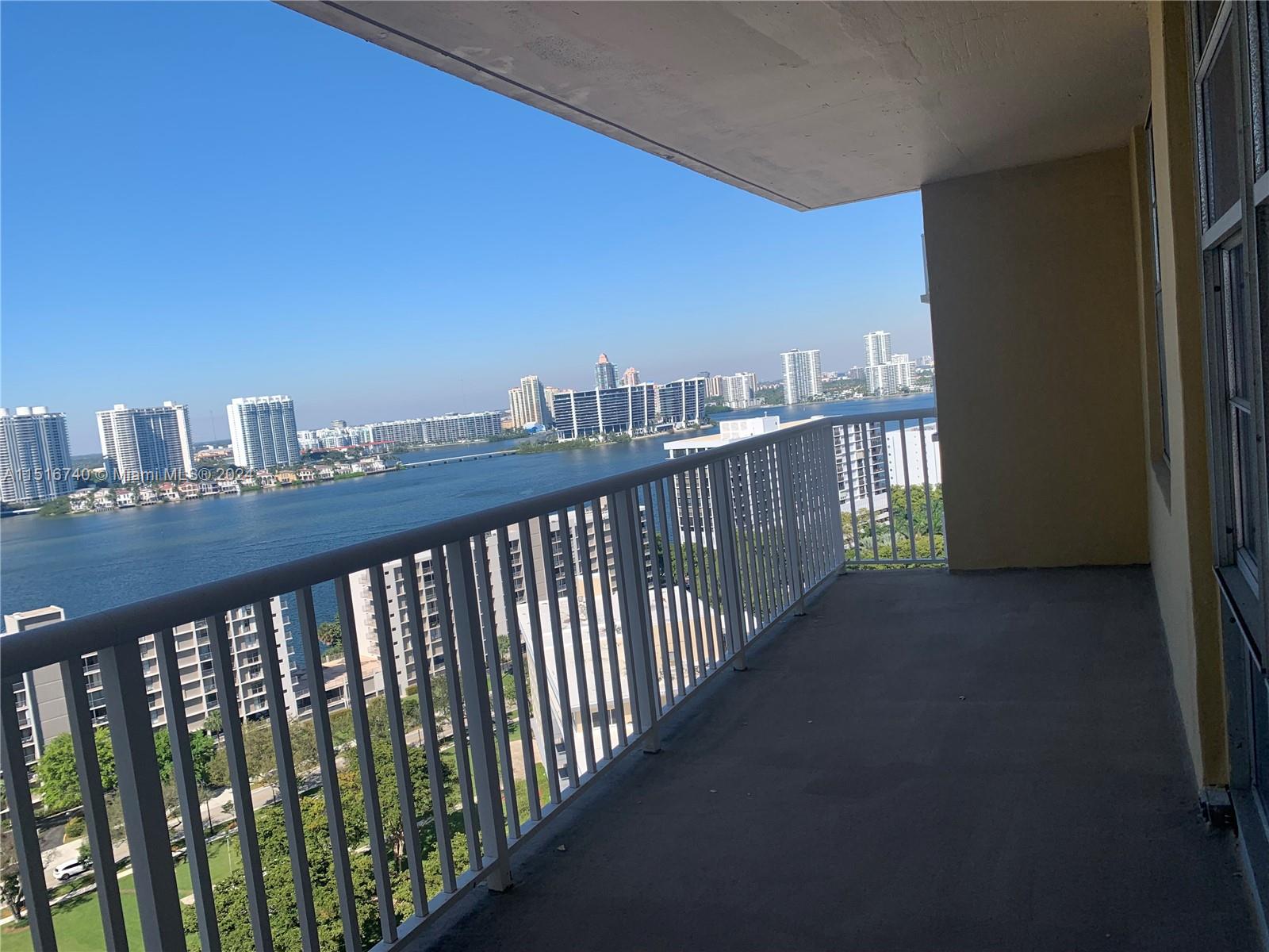 WINSTON TOWERS 400 CONDO - Residential