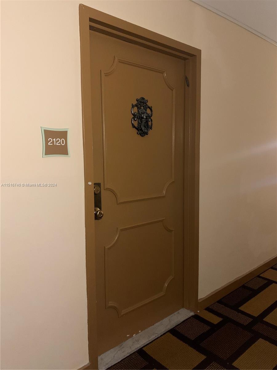 WINSTON TOWERS 400 CONDO - Residential