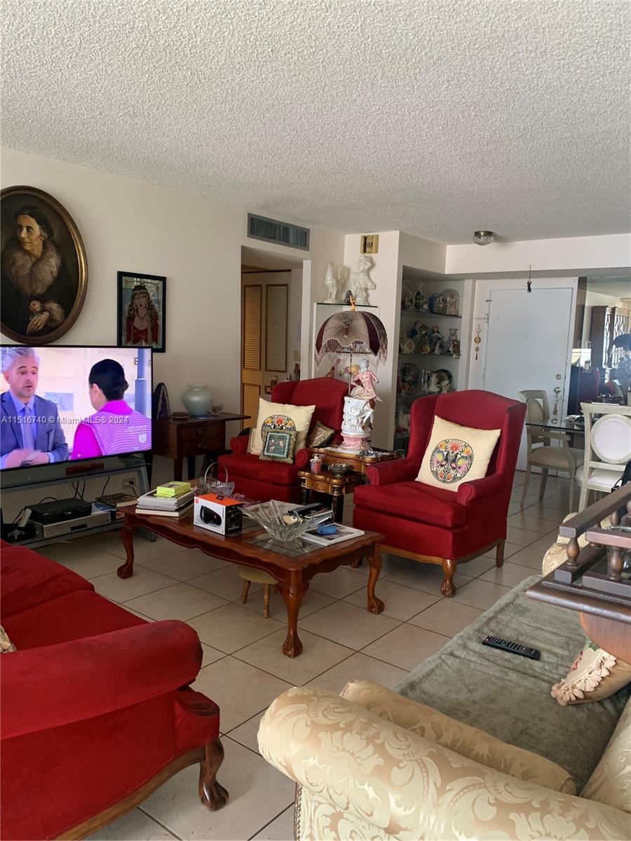WINSTON TOWERS 400 CONDO - Residential