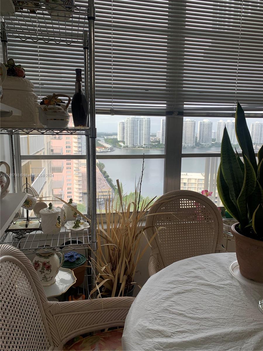 WINSTON TOWERS 400 CONDO - Residential