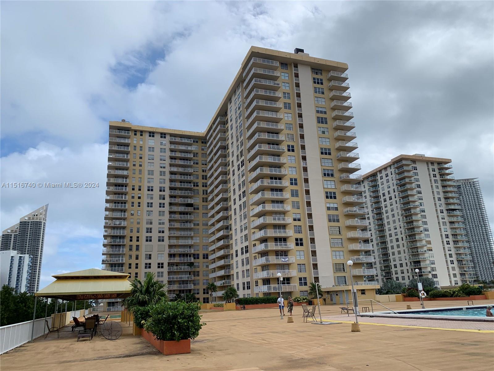 WINSTON TOWERS 400 CONDO - Residential