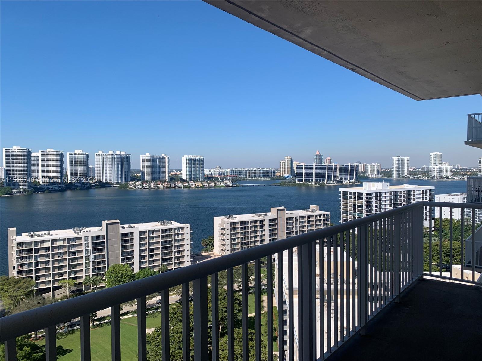 WINSTON TOWERS 400 CONDO - Residential