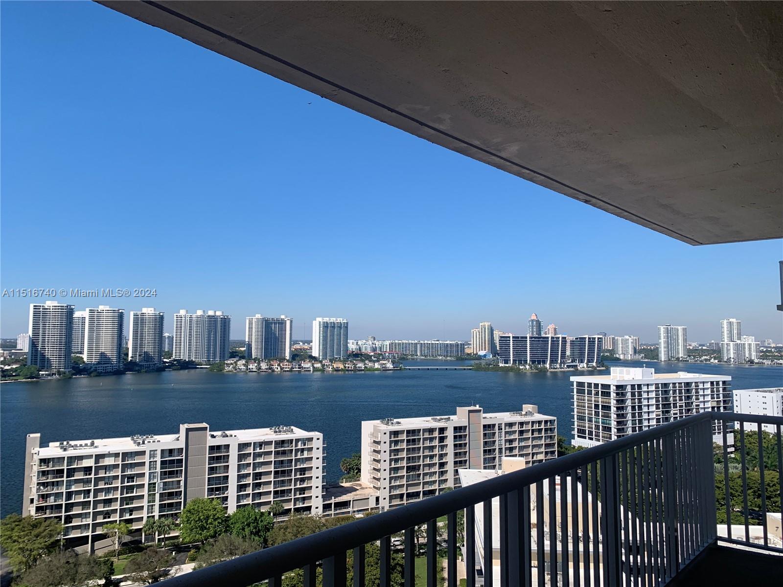 WINSTON TOWERS 400 CONDO - Residential