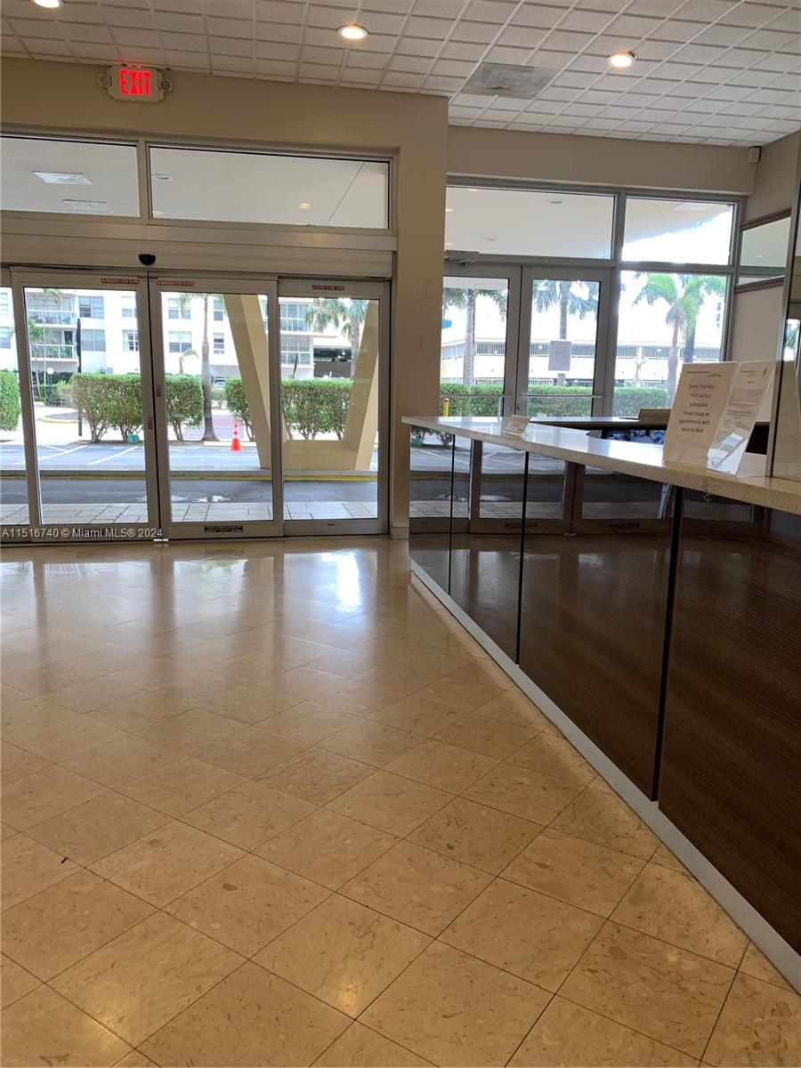 WINSTON TOWERS 400 CONDO - Residential