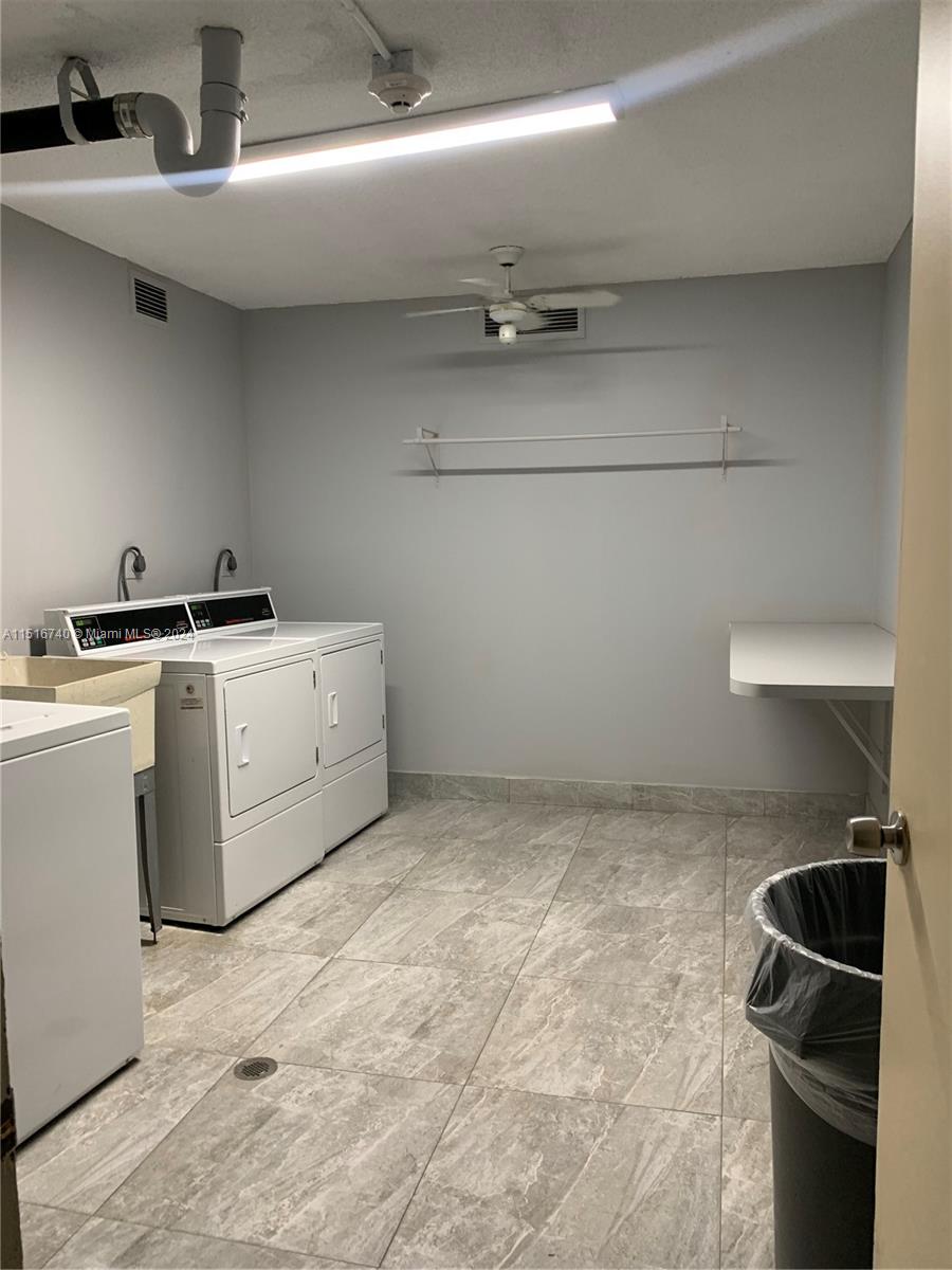WINSTON TOWERS 400 CONDO - Residential