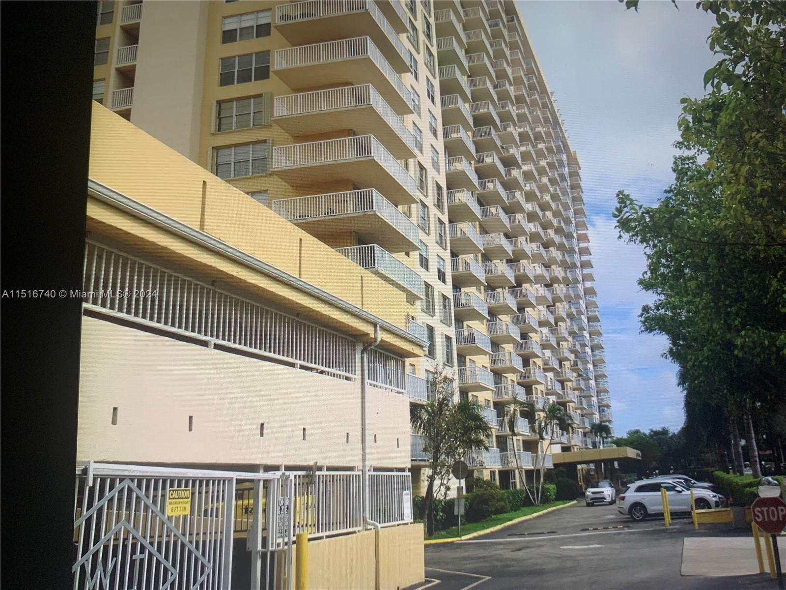 WINSTON TOWERS 400 CONDO - Residential