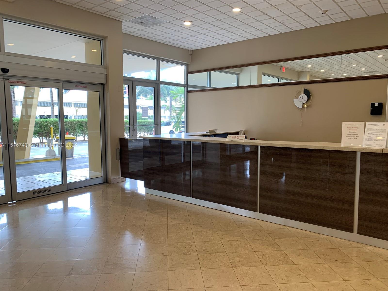 WINSTON TOWERS 400 CONDO - Residential