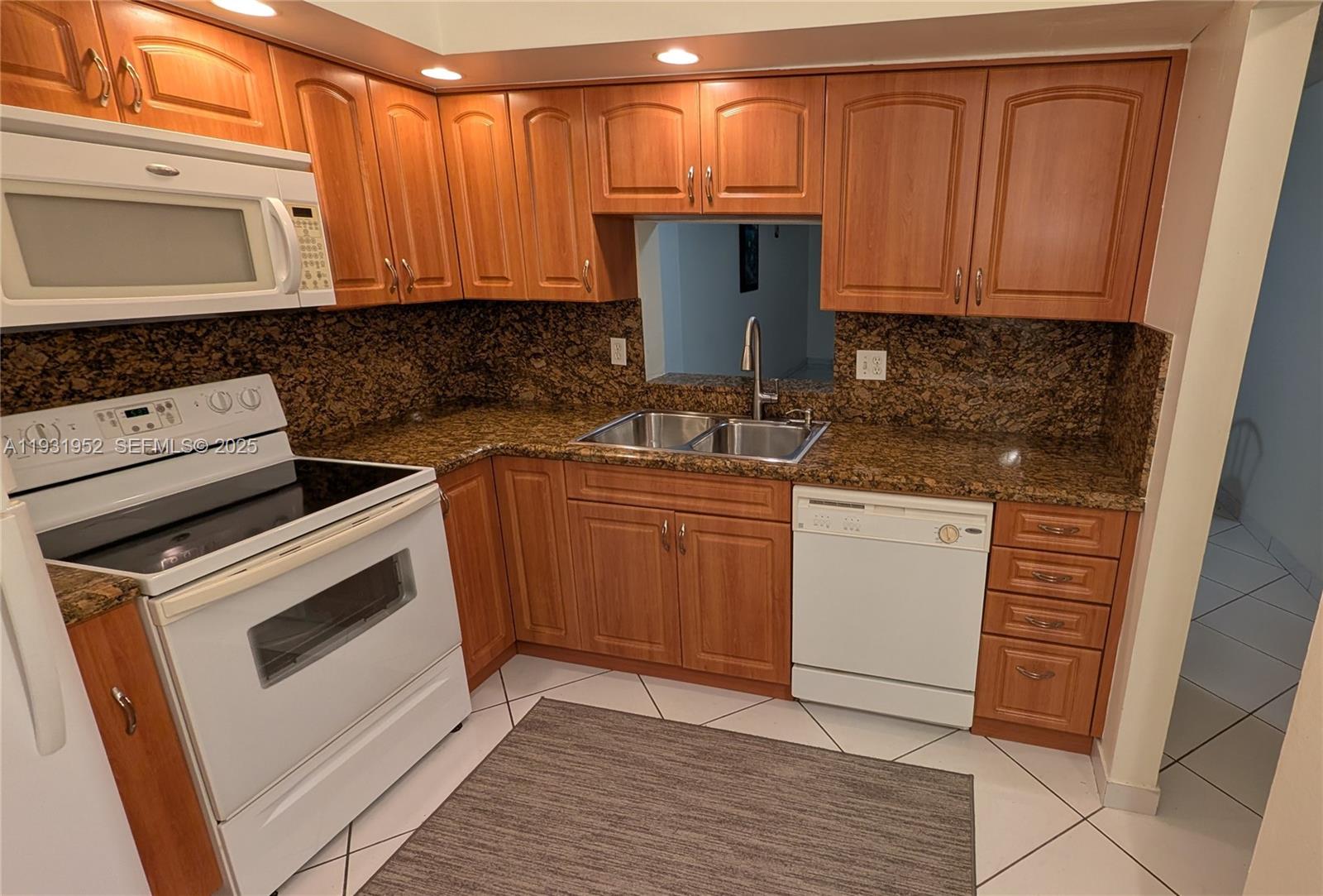 MEADOWBROOK TOWERS CONDO - Residential Lease