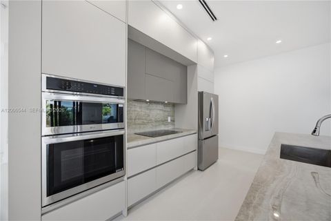 Tiny photo for 1321 NE 13th Ave, Fort Lauderdale, FL 33304 (MLS # A12006544)