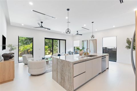 Tiny photo for 1321 NE 13th Ave, Fort Lauderdale, FL 33304 (MLS # A12006544)