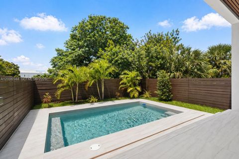 Tiny photo for 1321 NE 13th Ave, Fort Lauderdale, FL 33304 (MLS # A12006544)