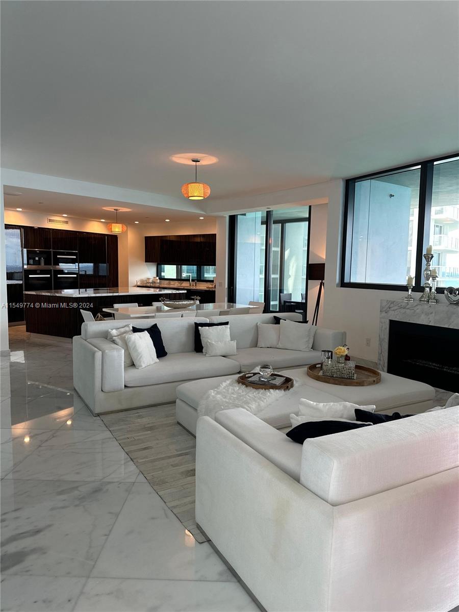 18555 COLLINS AVENUE COND - Residential