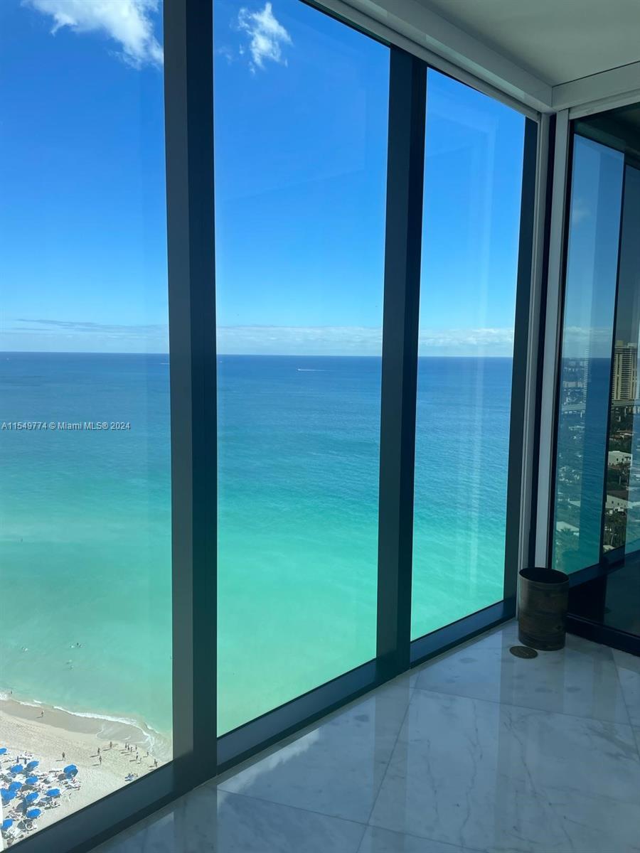 18555 COLLINS AVENUE COND - Residential