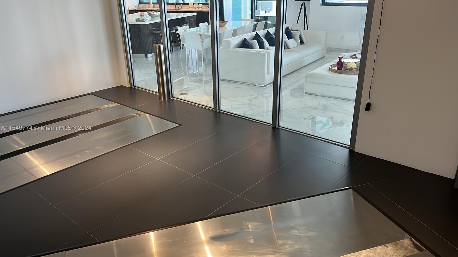 18555 COLLINS AVENUE COND - Residential