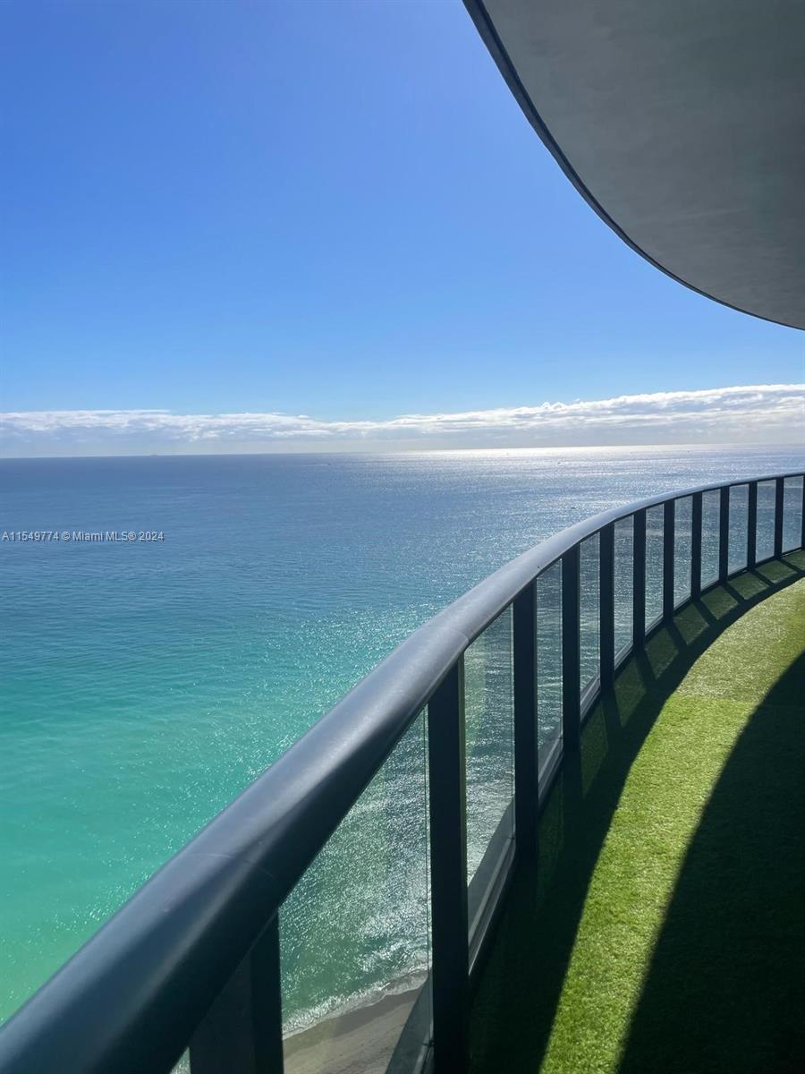 18555 COLLINS AVENUE COND - Residential