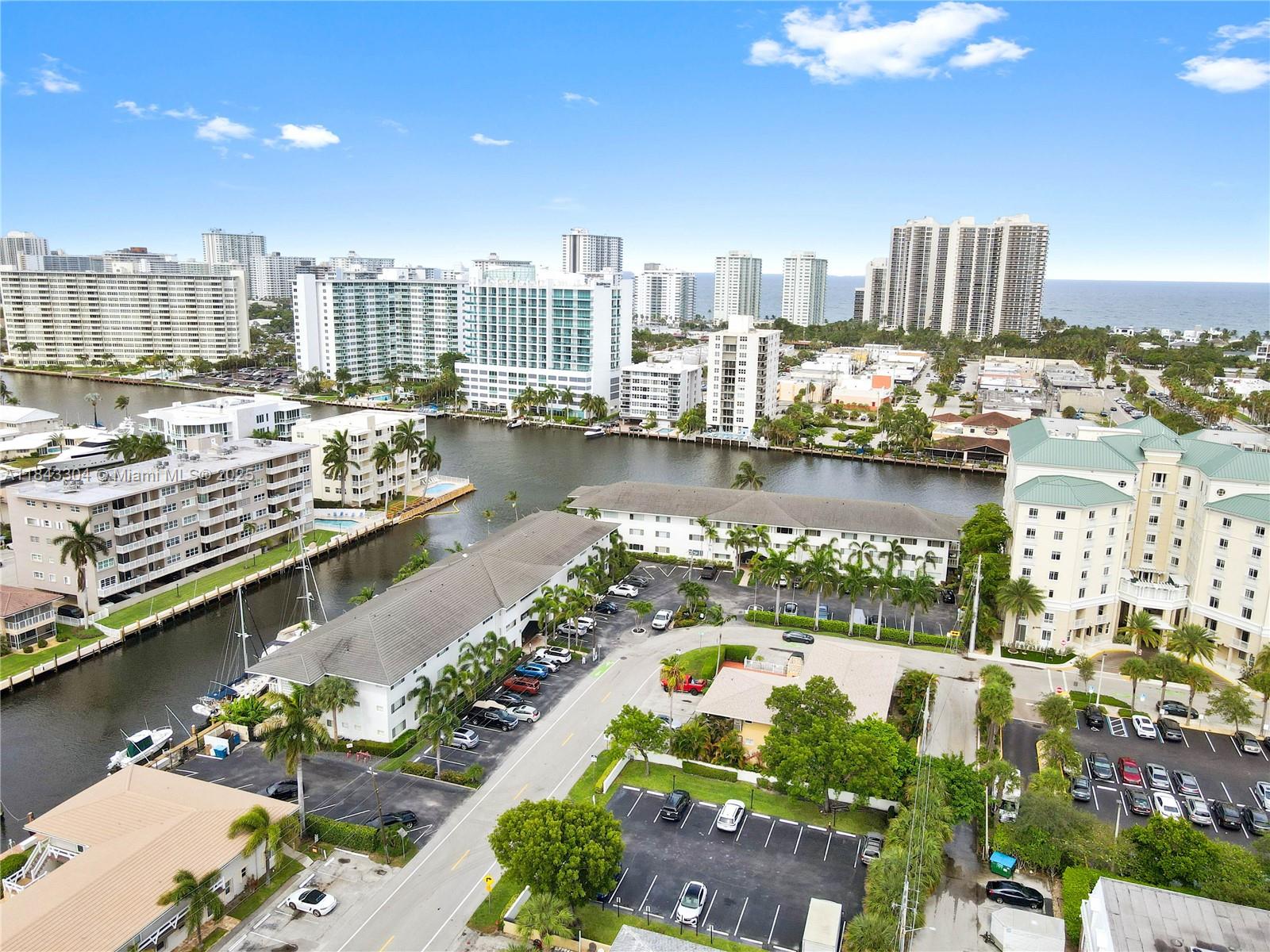 WATERSIDE ON THE INTRACOA - Residential