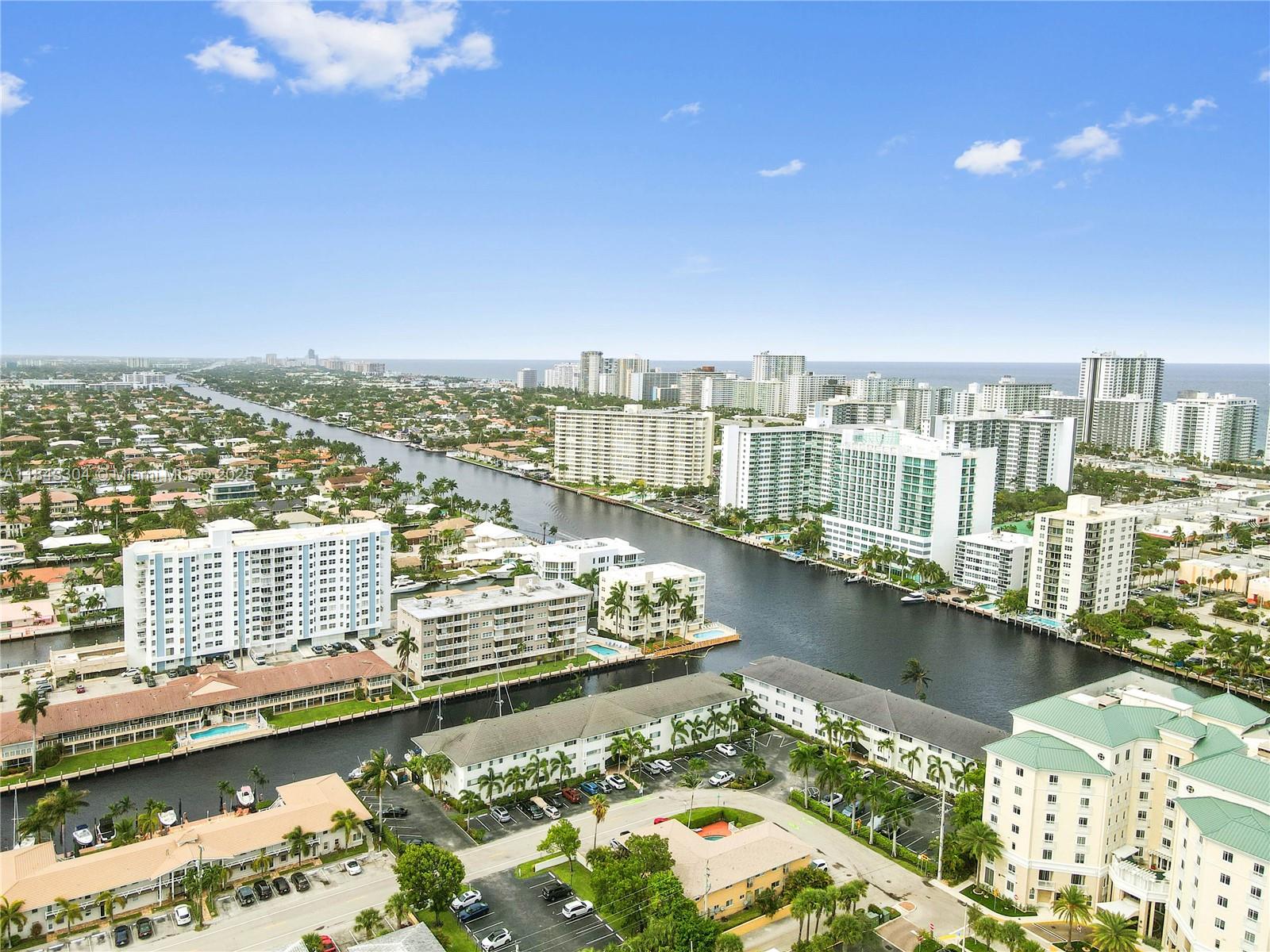 WATERSIDE ON THE INTRACOA - Residential