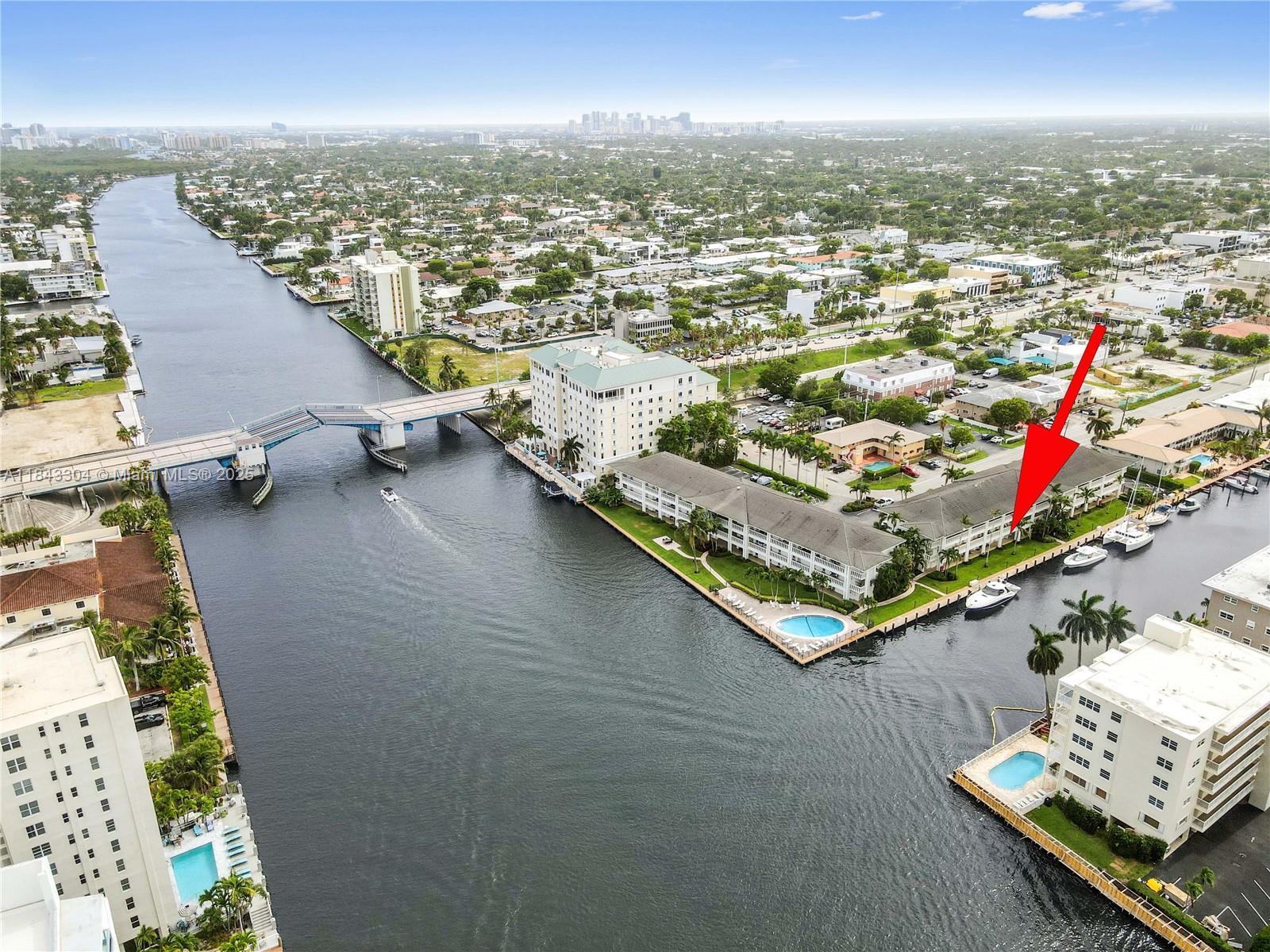 WATERSIDE ON THE INTRACOA - Residential