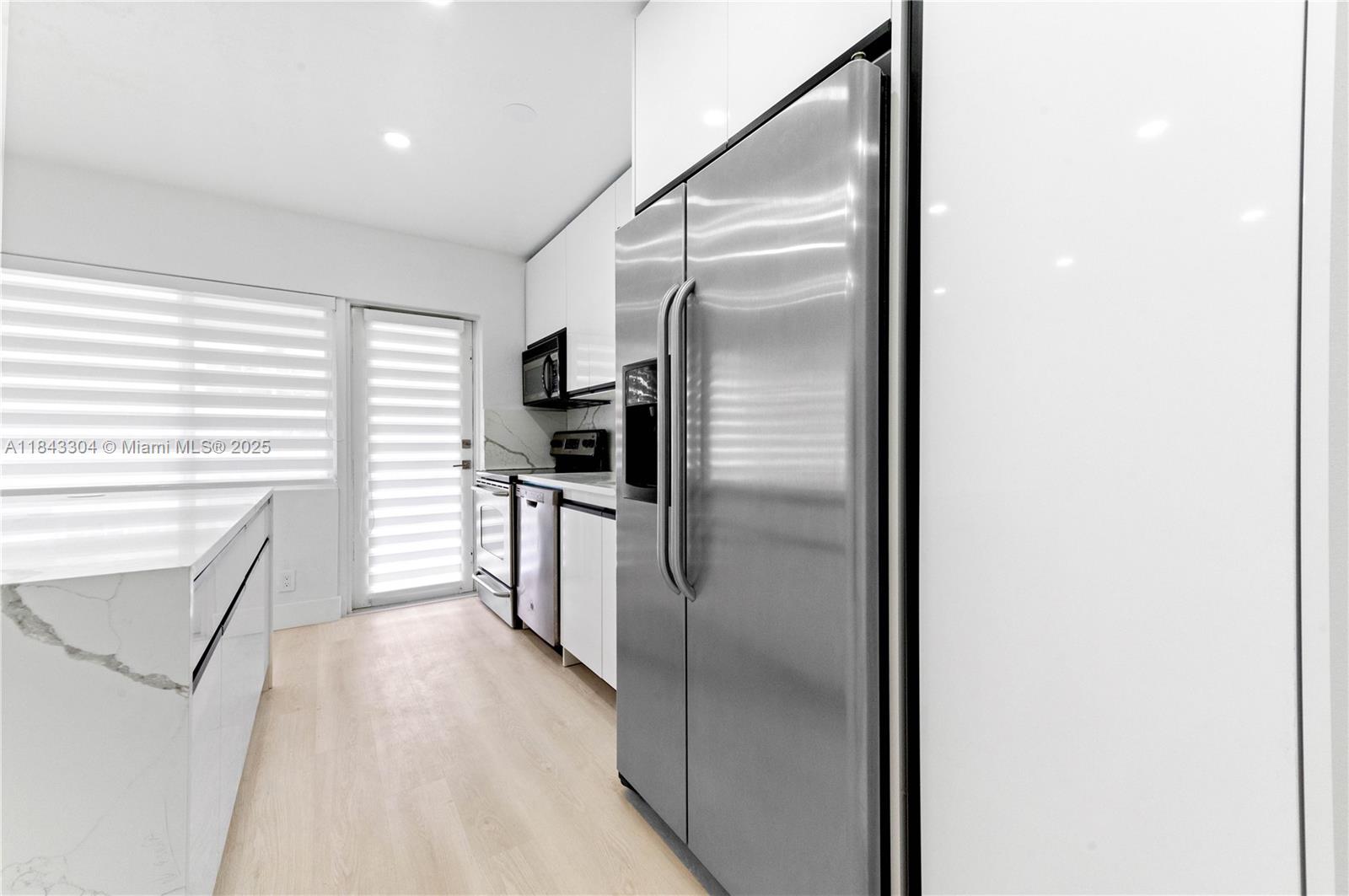 WATERSIDE ON THE INTRACOA - Residential