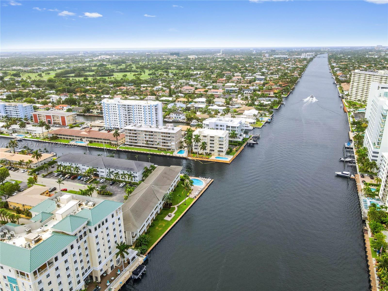 WATERSIDE ON THE INTRACOA - Residential