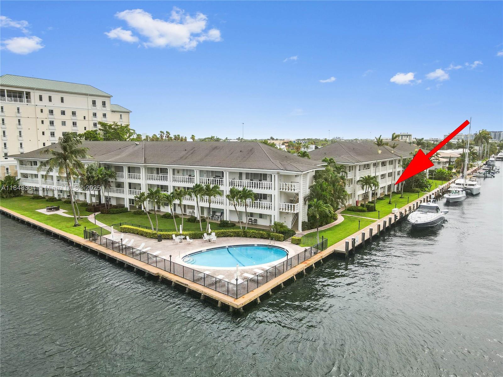 WATERSIDE ON THE INTRACOA - Residential