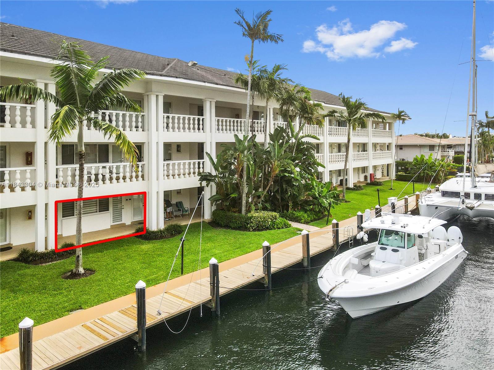 WATERSIDE ON THE INTRACOA - Residential