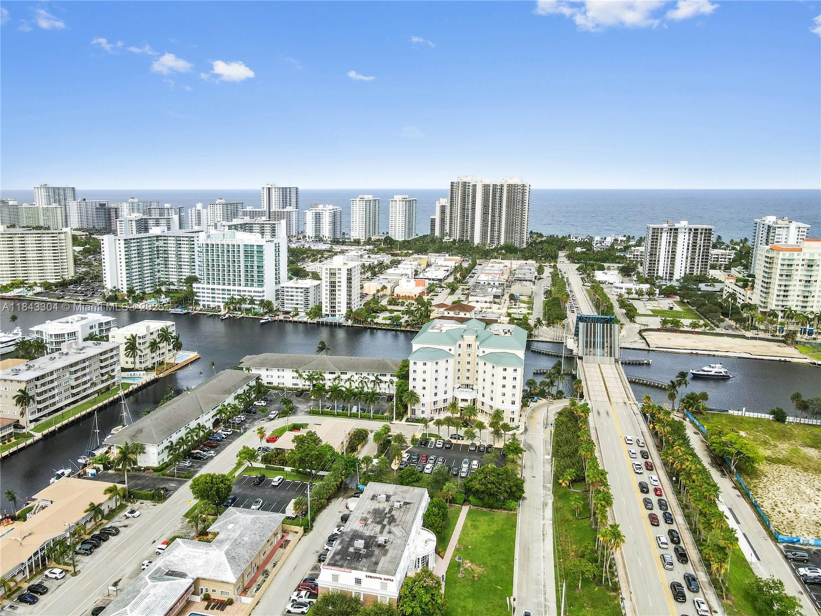 WATERSIDE ON THE INTRACOA - Residential