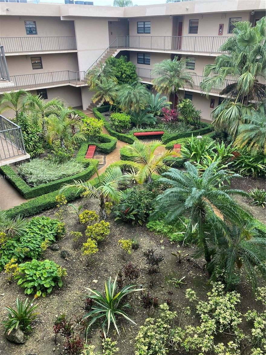 Completely renovated 3rd floor unit.  New kitchen, bathrooms, flooring, appliances, paint, blinds & more. Enjoy all "Gardens" amenities including Security patrol, tennis courts, barbeque area & more.  Landlord requires 1st month rent plus 2 months security deposit & good credit.