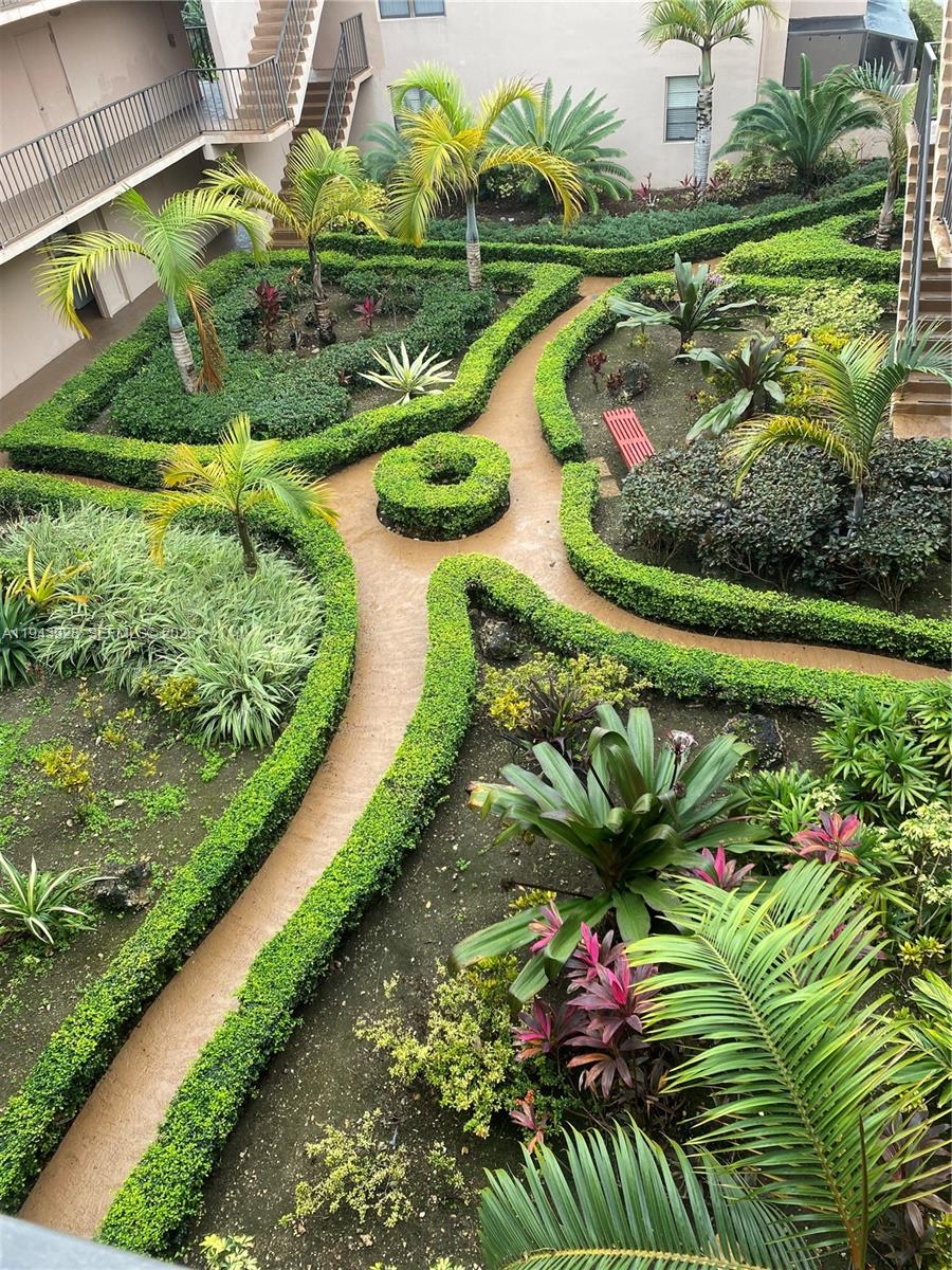 THE GARDENS OF KENDALL CO - Residential Lease