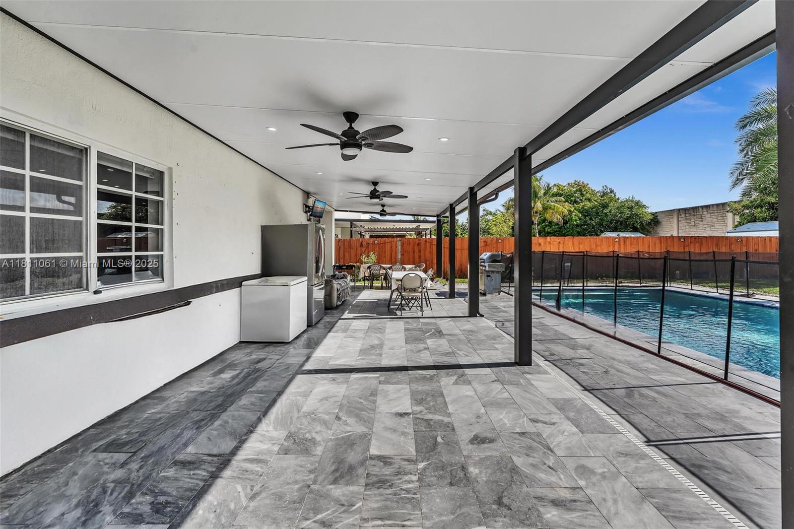 SILVER PALM LAKE - Residential