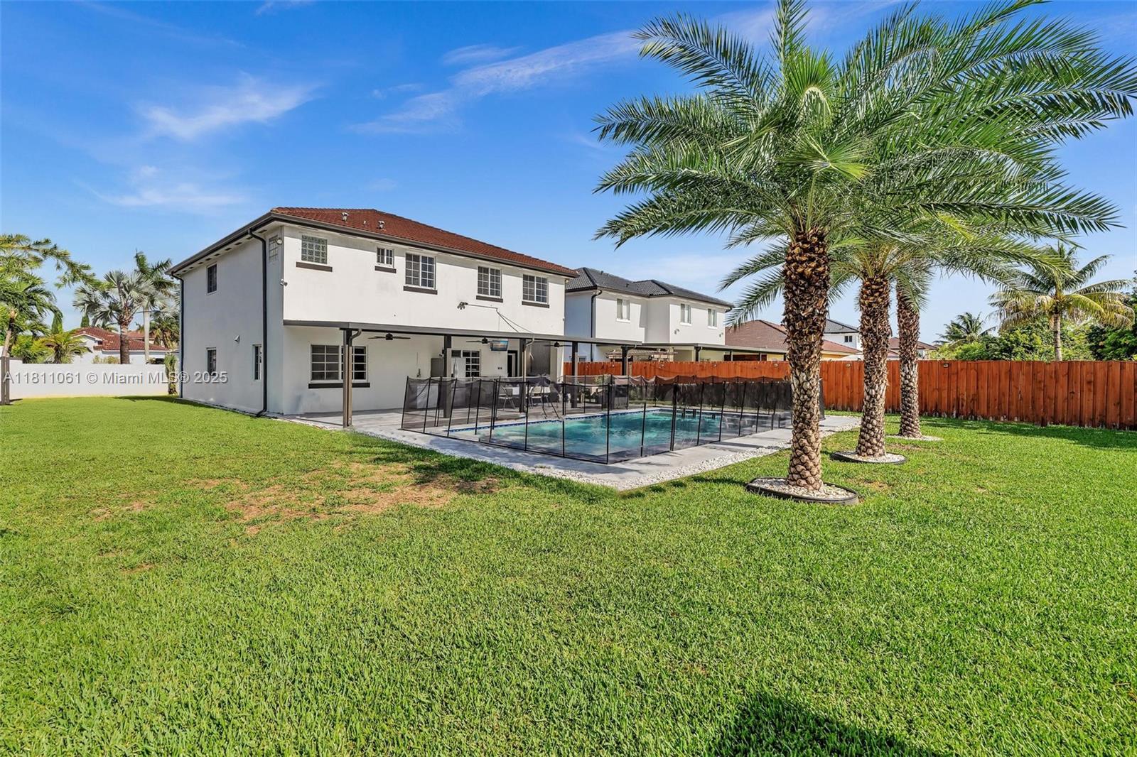 SILVER PALM LAKE - Residential
