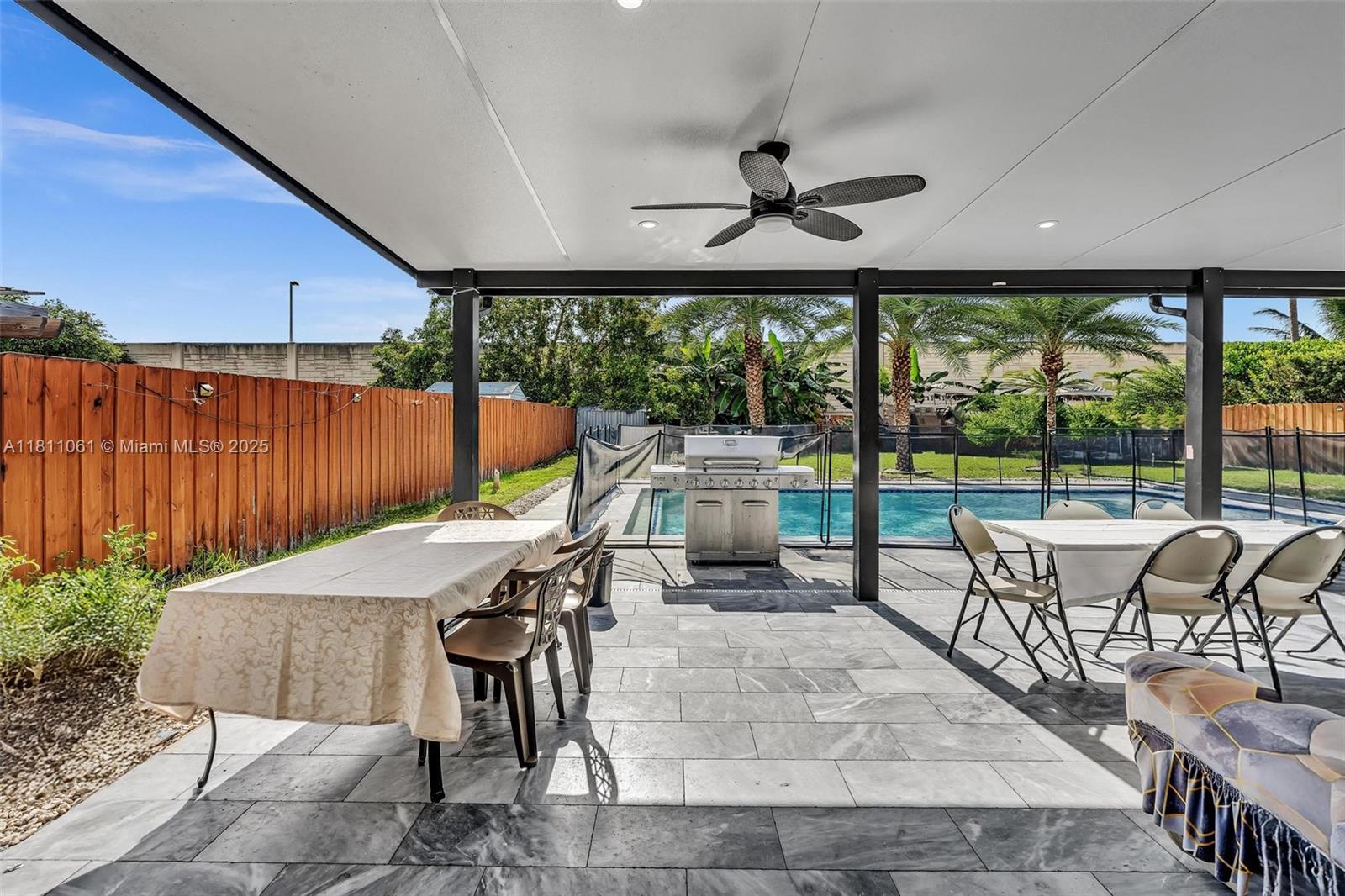 SILVER PALM LAKE - Residential